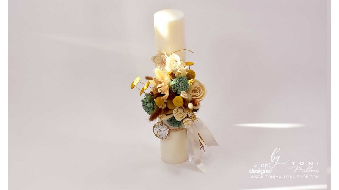 Lumanare botez scurta stalp decorata cu flori uscate si eticheta personalizata 10